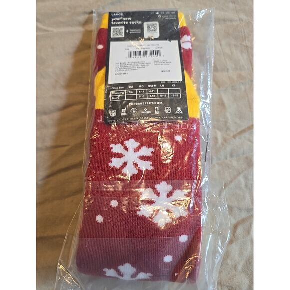For Bare Feet FBF Holiday Tree Trojans Crew Socks Red/Yellow Men's LARGE 10-13 - Picture 2 of 3